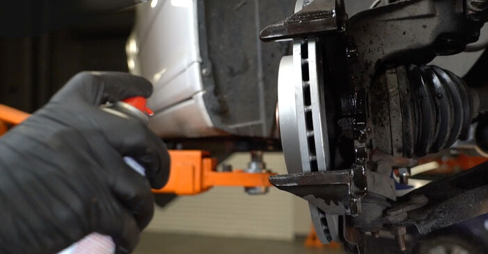 Cómo reemplazar Pinzas de Freno en un SEAT Ibiza IV ST (6J8, 6P8) 1.2 TDI 2011 - manuales paso a paso y guías en video