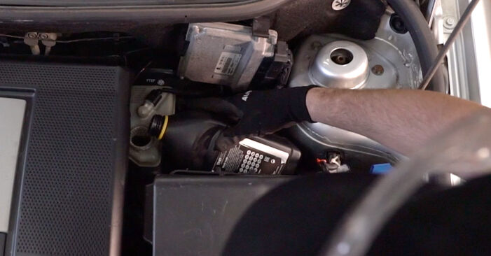 Comment changer Flexible De Frein sur SEAT Ibiza IV Sportcoupe (6J, 6P) 2009 - trucs et astuces