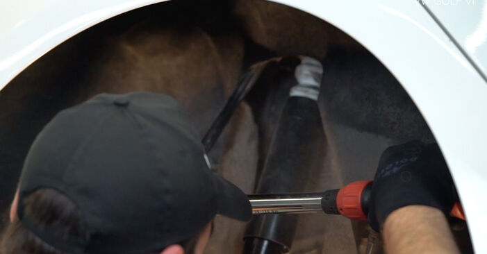 Sustitución de Copelas Del Amortiguador en un SEAT Alhambra 7N 2.0 TDI 4Drive 2012: manuales de taller gratuitos