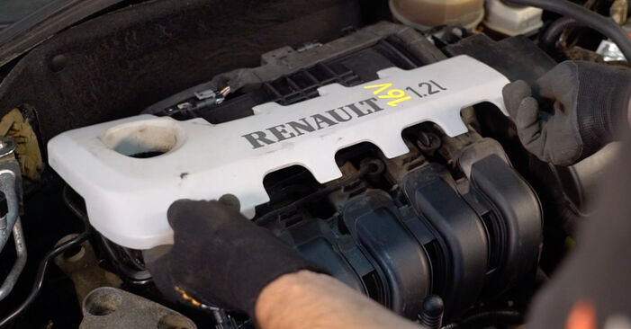 Come cambiare Candela Di Accensione su Renault Clio 3 Grandtour 2008 - manuali PDF e video gratuiti