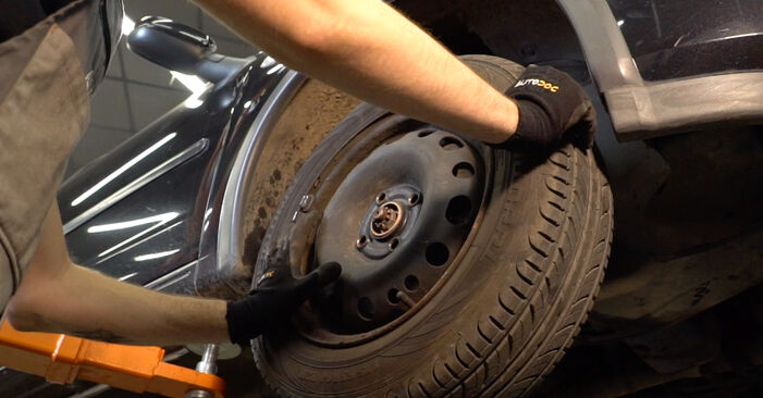 Wie schmierig ist es, selber zu reparieren: Radbremszylinder beim Opel Corsa B Pickup 130i 2002 wechseln – Downloaden Sie sich Bildanleitungen
