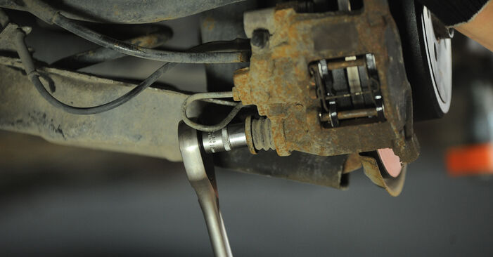 Vanskelighetsgrad: Bytte av Hjullager på Peugeot 406 Stasjonsvogn 2.0 HDi 110 2002 – last ned illustrert veiledning