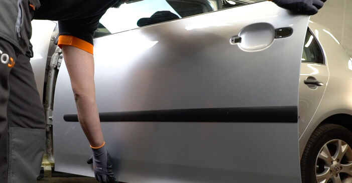 Reemplace Cerradura de Puerta en un VW Golf 6 Cabrio 2015 1.6 TDI usted mismo