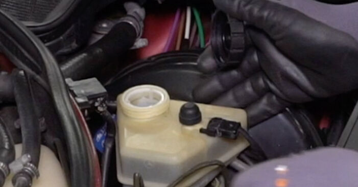 Cómo cambiar Cable De Freno De Mano en un Mercedes C124 1993 - Manuales en PDF y en video gratuitos