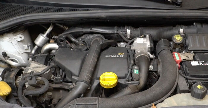 Sustitución de Bomba de Agua + Kit de Distribución en un Nissan NV200 Furgón 1.5 dCi 90 (M20, M20M) 2012: manuales de taller gratuitos