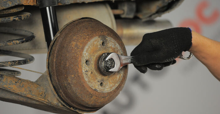 Wie schmierig ist es, selber zu reparieren: Radbremszylinder beim Opel Astra G Classic 1.6 (F08, F48) 2004 wechseln – Downloaden Sie sich Bildanleitungen