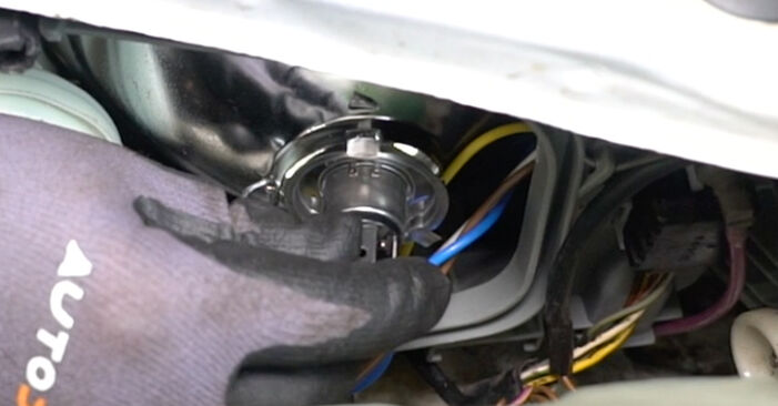 Comment changer Ampoule Pour Projecteur Principal sur MERCEDES-BENZ Classe G SUV Cabriolet (W463) 2001 - trucs et astuces