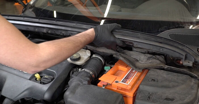 removing battery cover peugeot 307