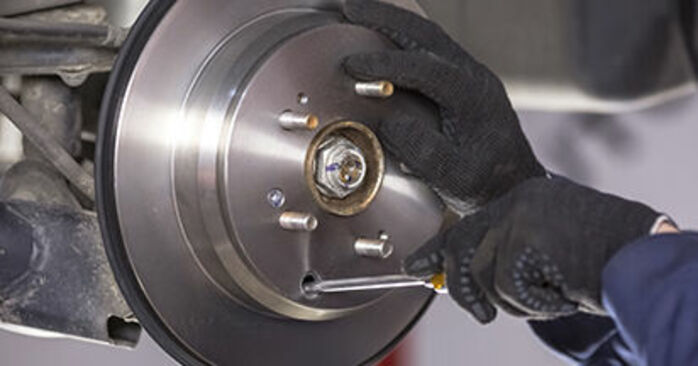 Zumbido estafador freno Cómo cambiar el disco de freno trasero en Honda CR-V III
