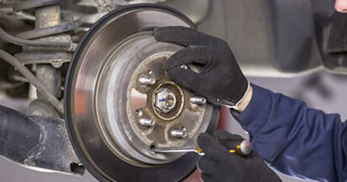 Wie lange braucht der Teilewechsel: Bremsscheiben am Honda CR-V III 2014 - Einlässliche PDF-Wegleitung
