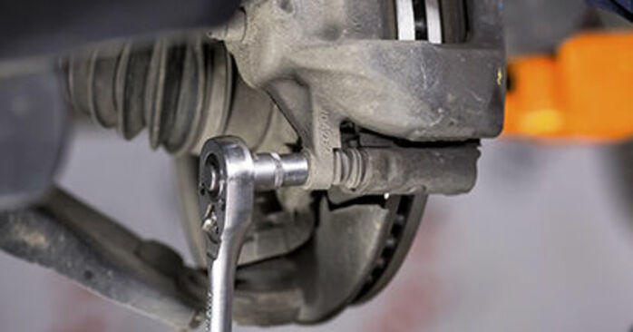 Honda CR-V III 2.0 i 4WD (RE5) 2008 Bremsbeläge wechseln: Kostenfreie Reparaturwegleitungen
