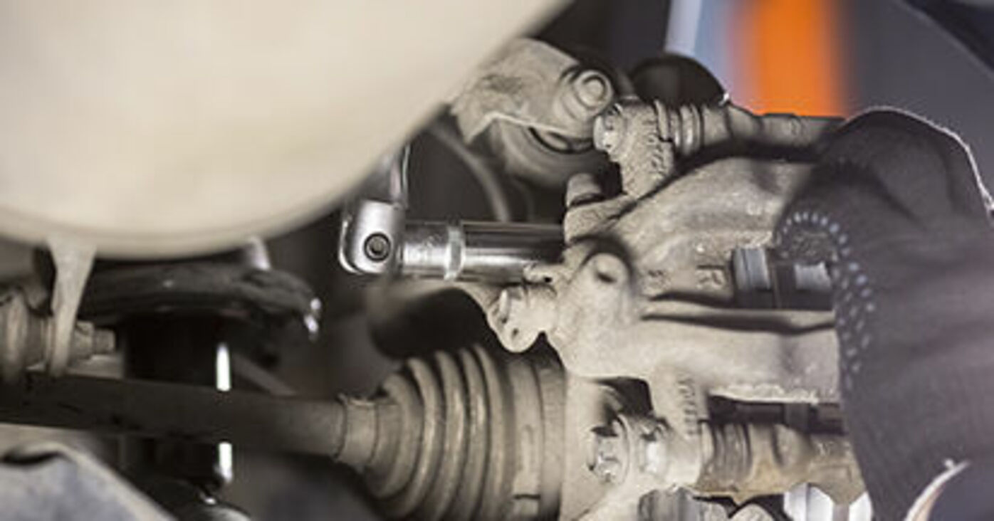 Jak wymienić łożysko piasty koła tylnego w Honda CRV III