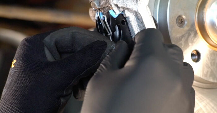 Como substituir PEUGEOT 206 CC (2D) 1.6 16V 1999 Rolamento da Roda - manuais e guias de vídeo passo a passo