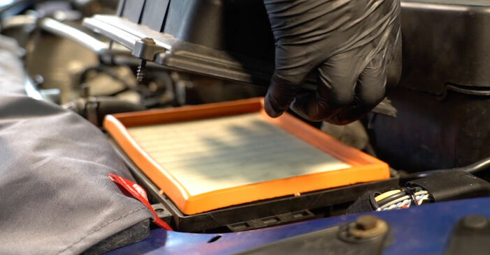 Trocar Filtro de Ar no PEUGEOT 206 CC (2D) 1.6 2001 por conta própria