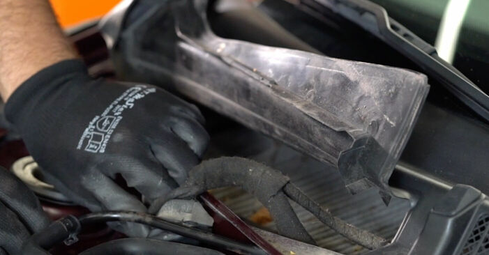 Como remover AUDI A3 1.8 2000 Filtro do Habitáculo - instruções online fáceis de seguir