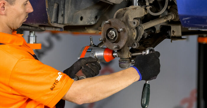 Como substituir FORD Fiesta Mk5 Hatchback (JH1, JD1, JH3, JD3) 1.4 TDCi 2002 Rolamento da Roda - manuais e guias de vídeo passo a passo