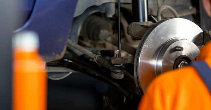 Quão difícil é efetuar a substituição de Rolamento da Roda no Ford Fiesta V jh jd 1.6 16V 2007 por si mesmo - descarregue o guia ilustrado