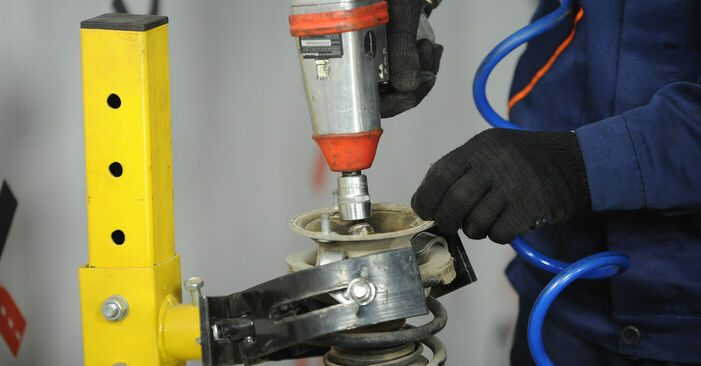 Como remover BMW 3 SERIES 325i 2.5 2004 Cabeçotes Do Amortecedores - instruções online fáceis de seguir