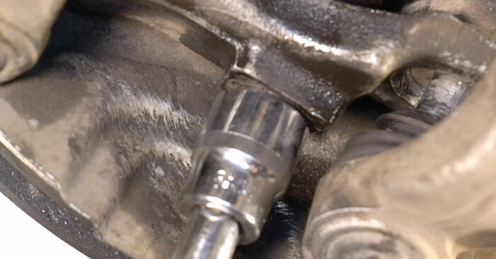 Quão difícil é efetuar a substituição de Cabeçotes Do Amortecedores no BMW E90 325d 3.0 2006 por si mesmo - descarregue o guia ilustrado