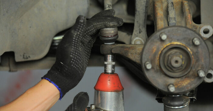 Você precisa saber como substituir Rolamento da Roda no FORD MONDEO ? Este manual de oficina gratuito o ajudará a fazer você mesmo