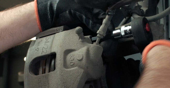 Mudar Pastilhas De Travão no Ford Fiesta V jh jd 2009 não será um problema se você seguir este guia ilustrado passo a passo