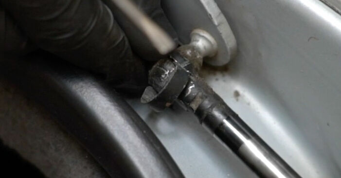 Substituição de BMW E39 530d 3.0 1997 Amortecedor Da Mala: manuais gratuitos de oficina