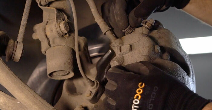 Recomendações passo a passo para a substituição de BMW 3 Touring (E46) 2003 330d 3.0 Discos de Travão por si mesmo