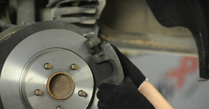 Substituição de FORD FOCUS 2.0 Pastilhas De Travão: guias online e tutoriais em vídeo