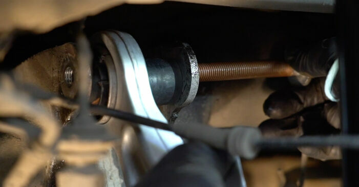 Trocar Braço De Suspensão no BMW 5 Sedan (E60) 520i 2.2 2004 por conta própria