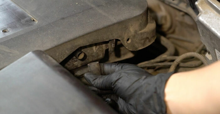 Substituição de Seat Ibiza 6l1 1.4 16V 2004 Vela de Ignição: manuais gratuitos de oficina