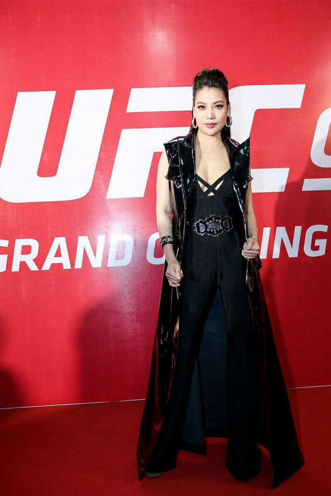 Trương Ngoc Ánh at UFC grand opening 