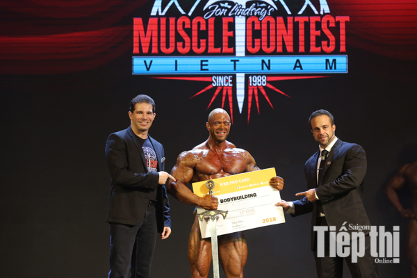 A muscle contest is a place for athletes to show off muscles and body curves, as a result of previous hard training