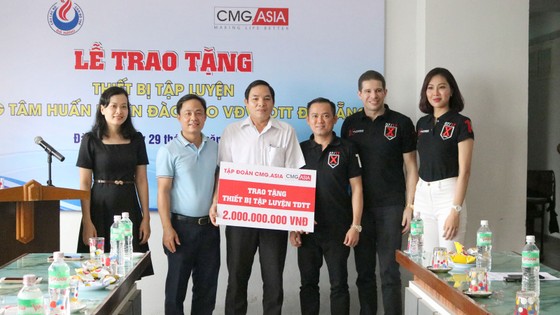 CMG.ASIA Presents Equipment Valued at 2 Billion VND and Gifts to Families of Policy Beneficiaries in Da Nang