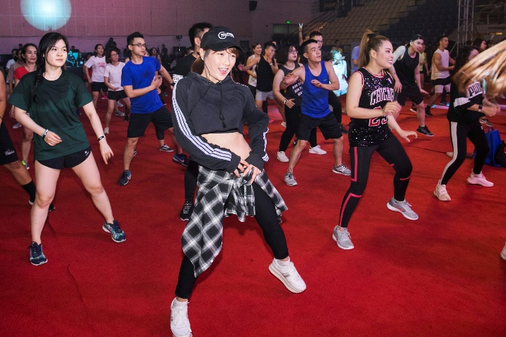 The 21-day workout challenge #MOVE21 not only attracted tens of thousands of participants but also gained popularity among leading artists and influencers in Vietnam