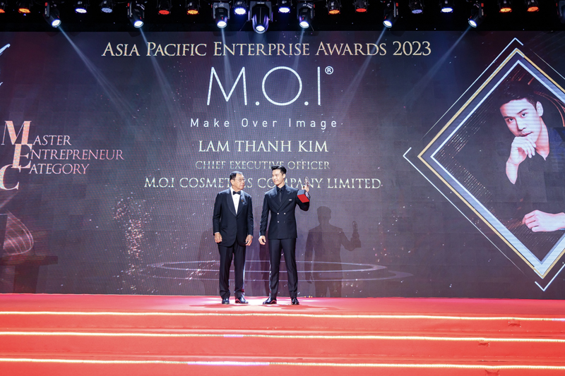 Founder and CEO, Lâm Thành Kim, was honored with the "Outstanding Entrepreneur of Asia Pacific Enterprise Awards