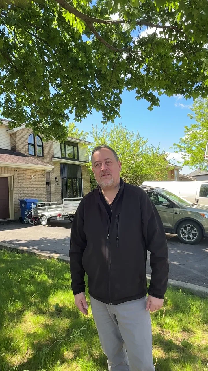 Maison à Vendre à Kirkland : 4 Chambres, Piscine Creusée, Proche du REM