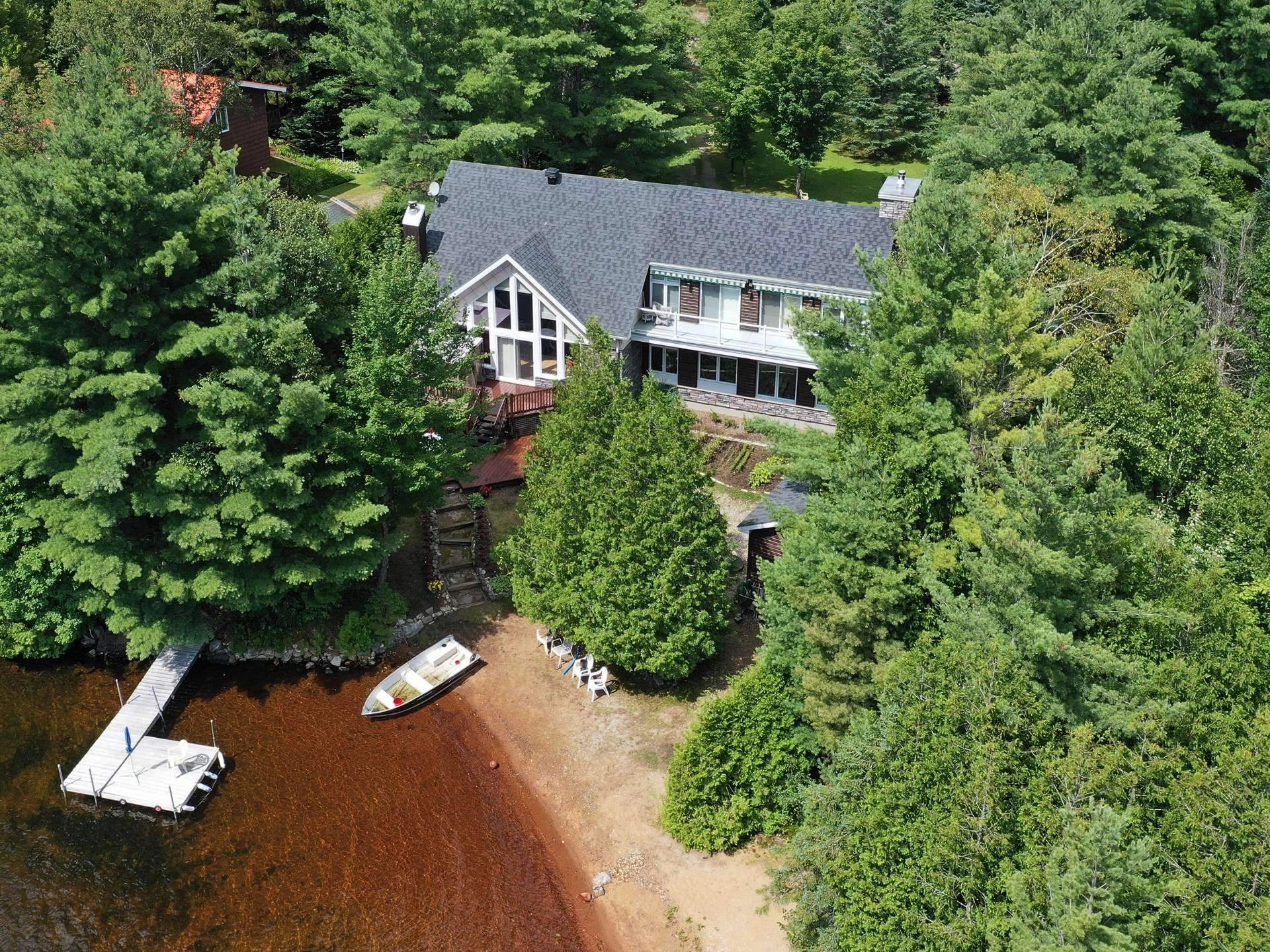 Propriété au bord du lac