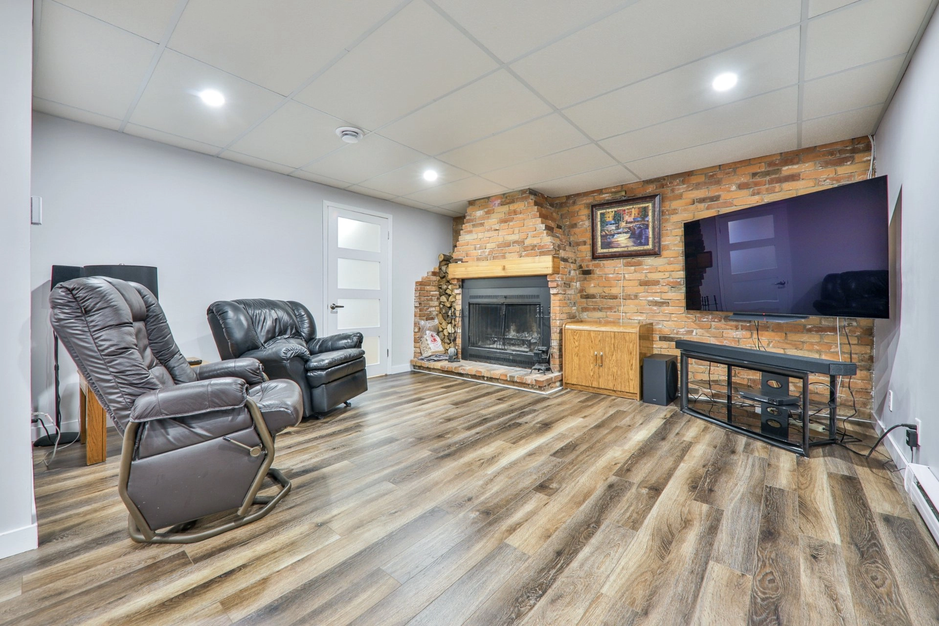 Salon avec cheminée