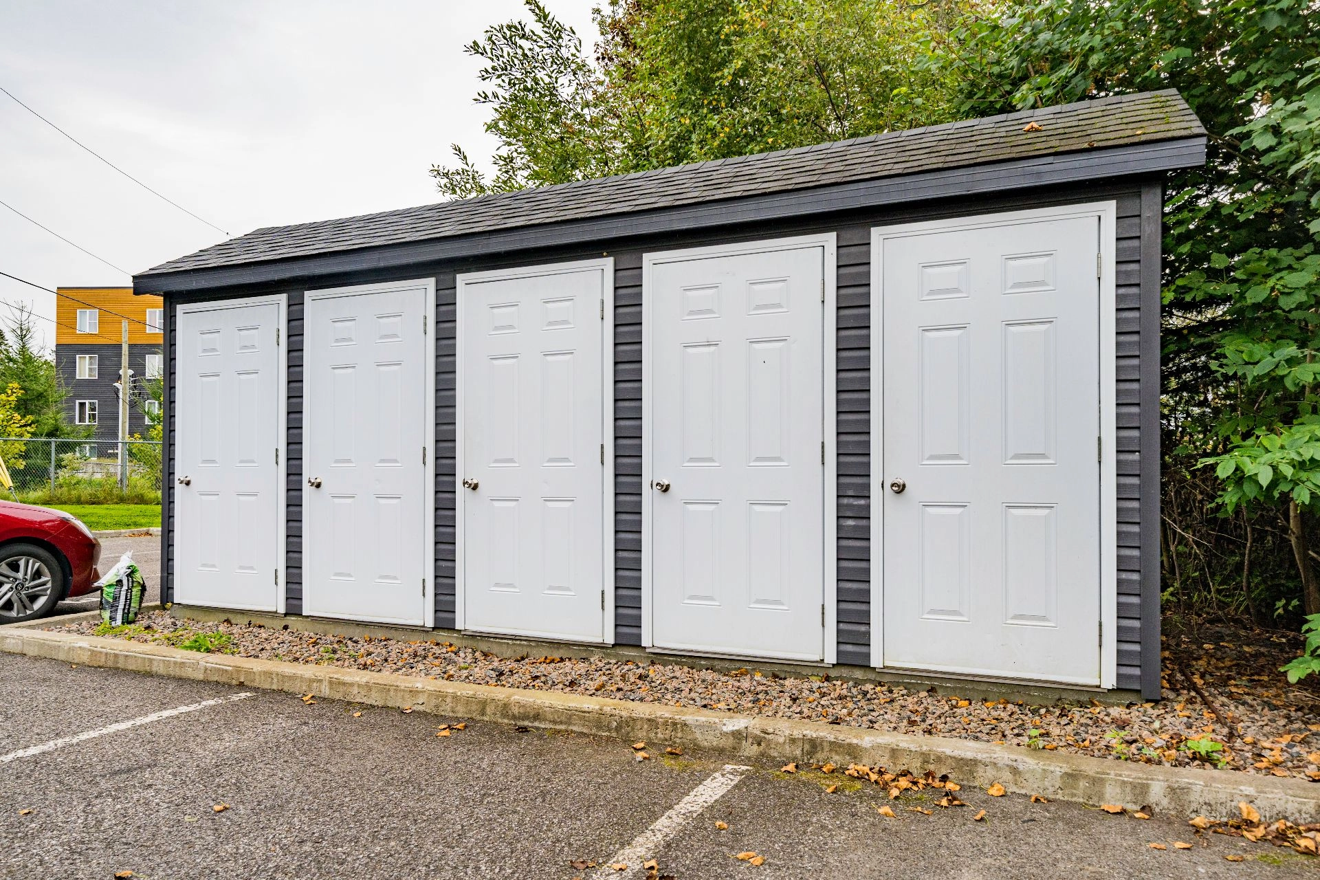 Outdoor storage units