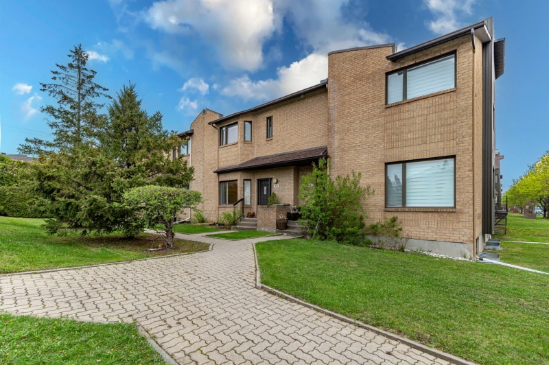 693Z Boul. Dr.-Frederik-Philips Montréal (Saint-Laurent)