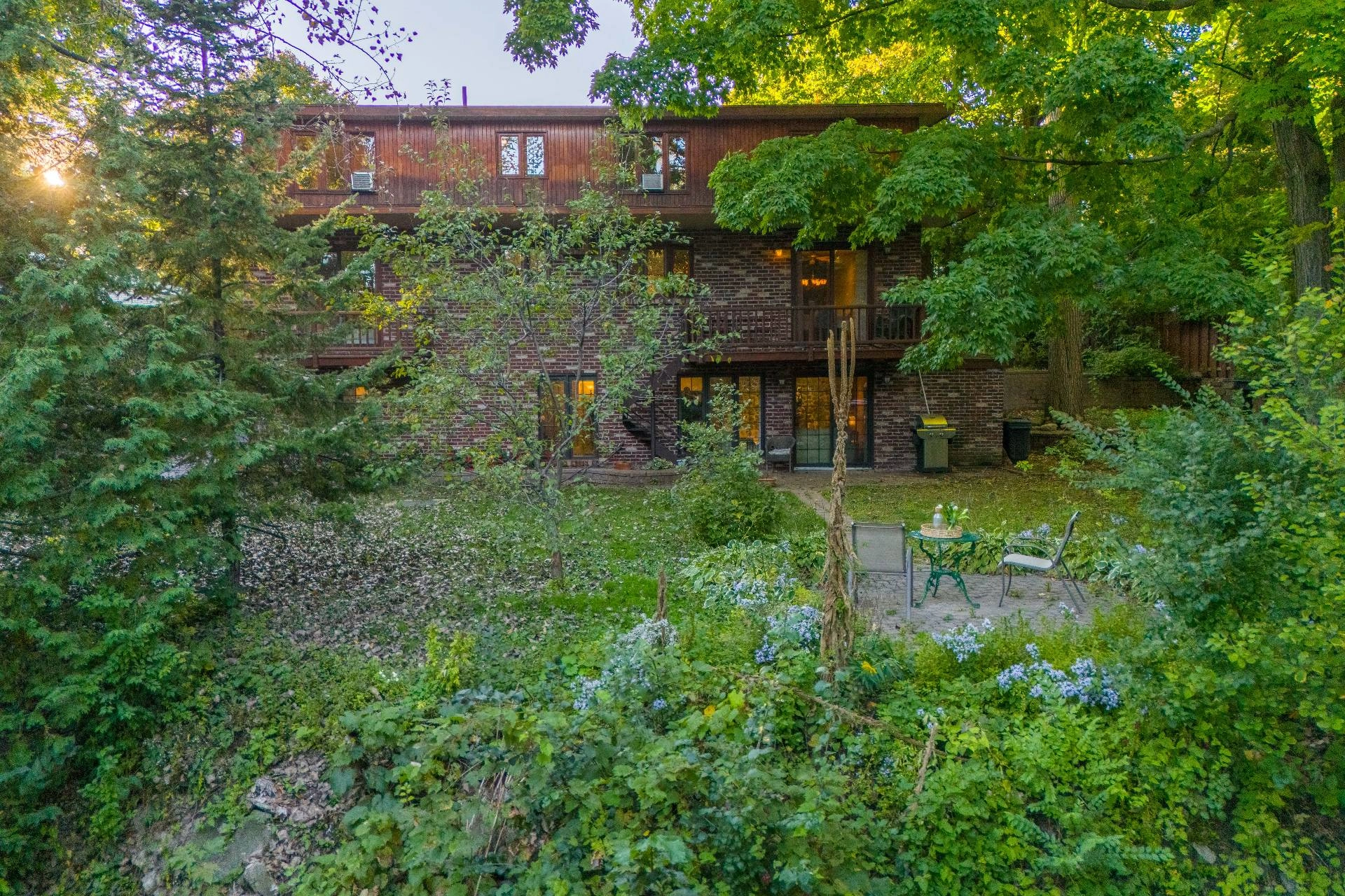 Maison spacieuse entourée de nature