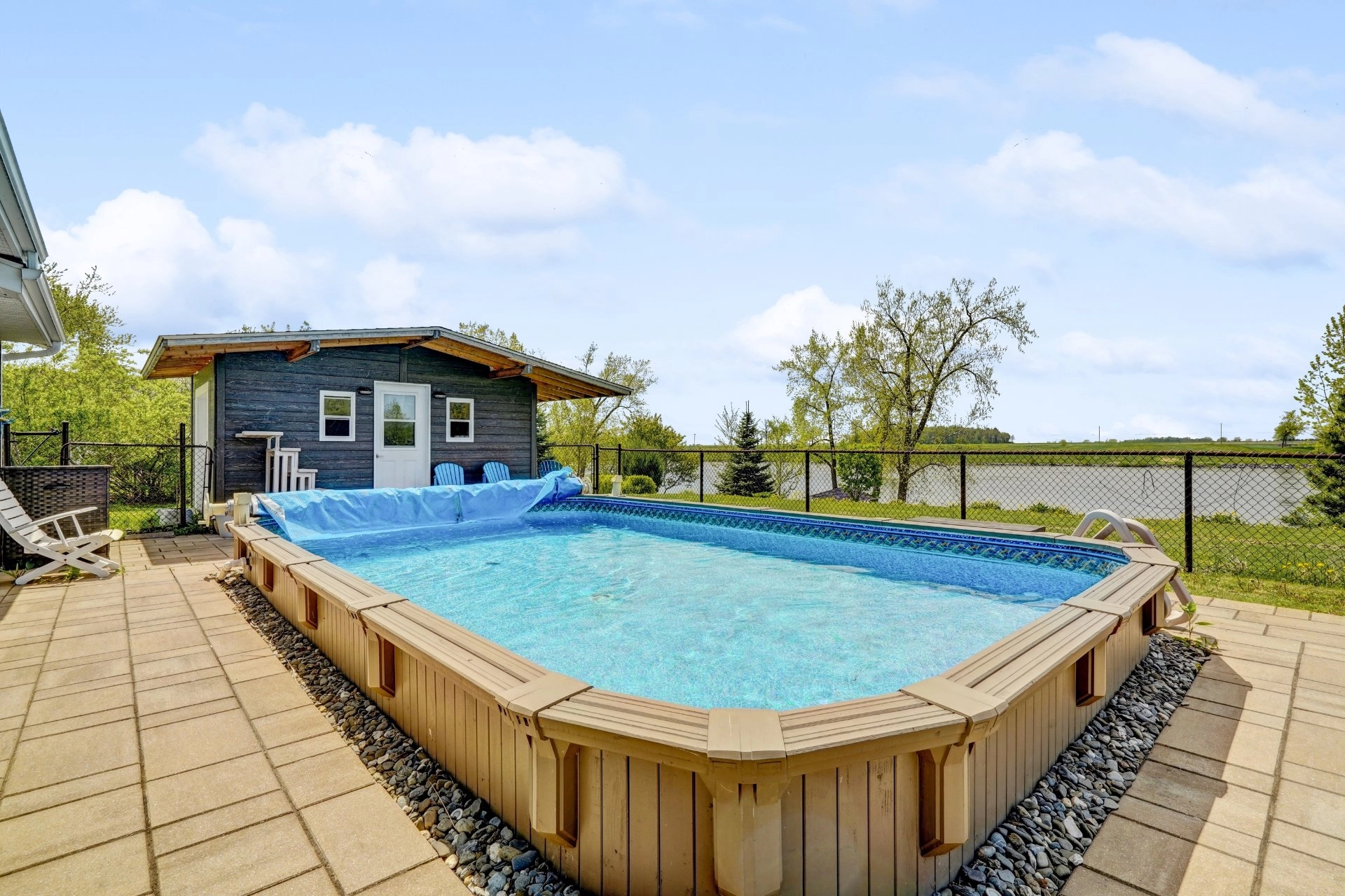 piscine et jardin