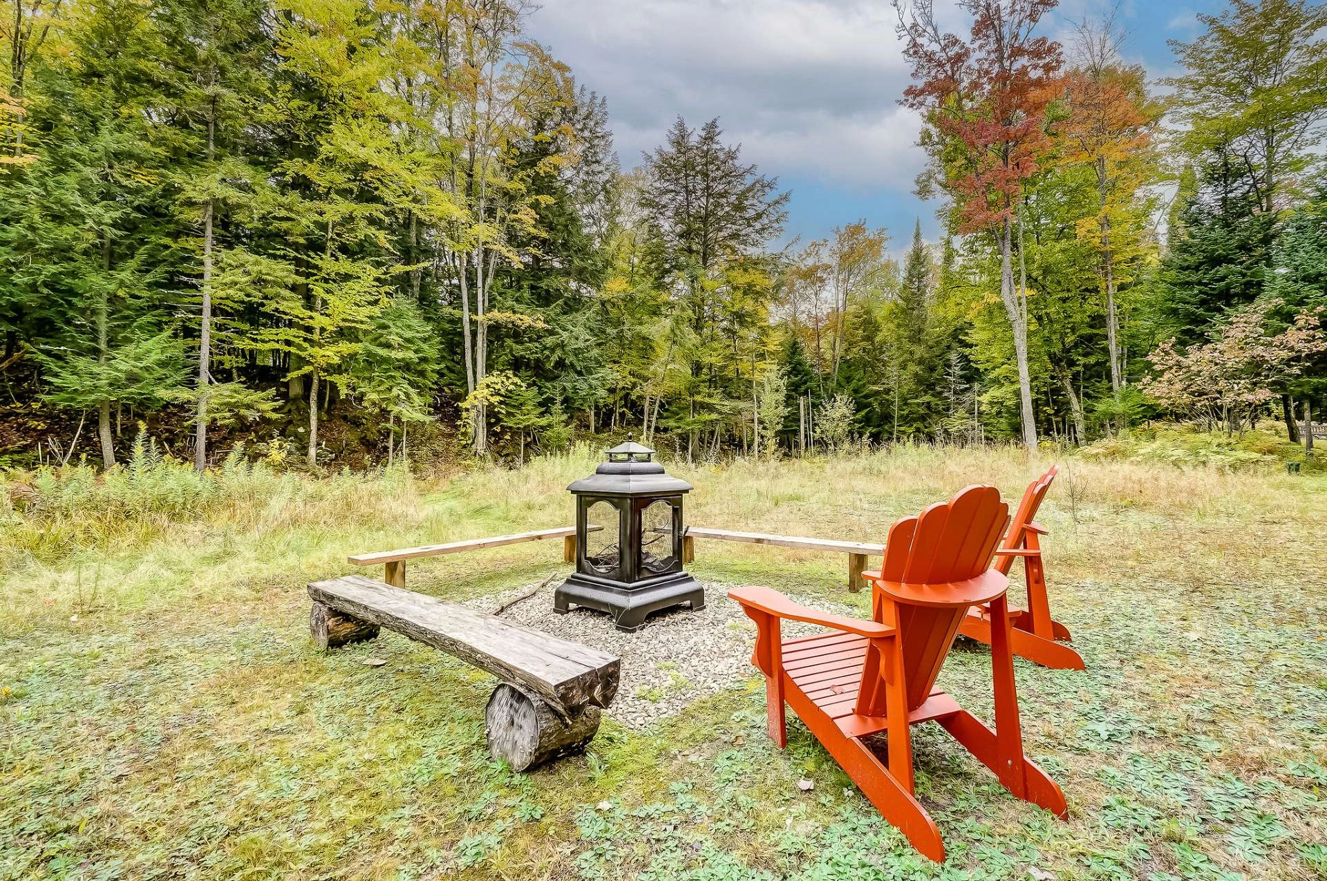 Espace extérieur avec feu de camp