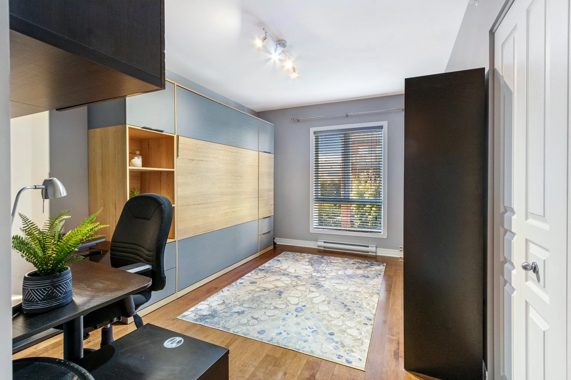 Pièce lumineuse pour bureau ou étude