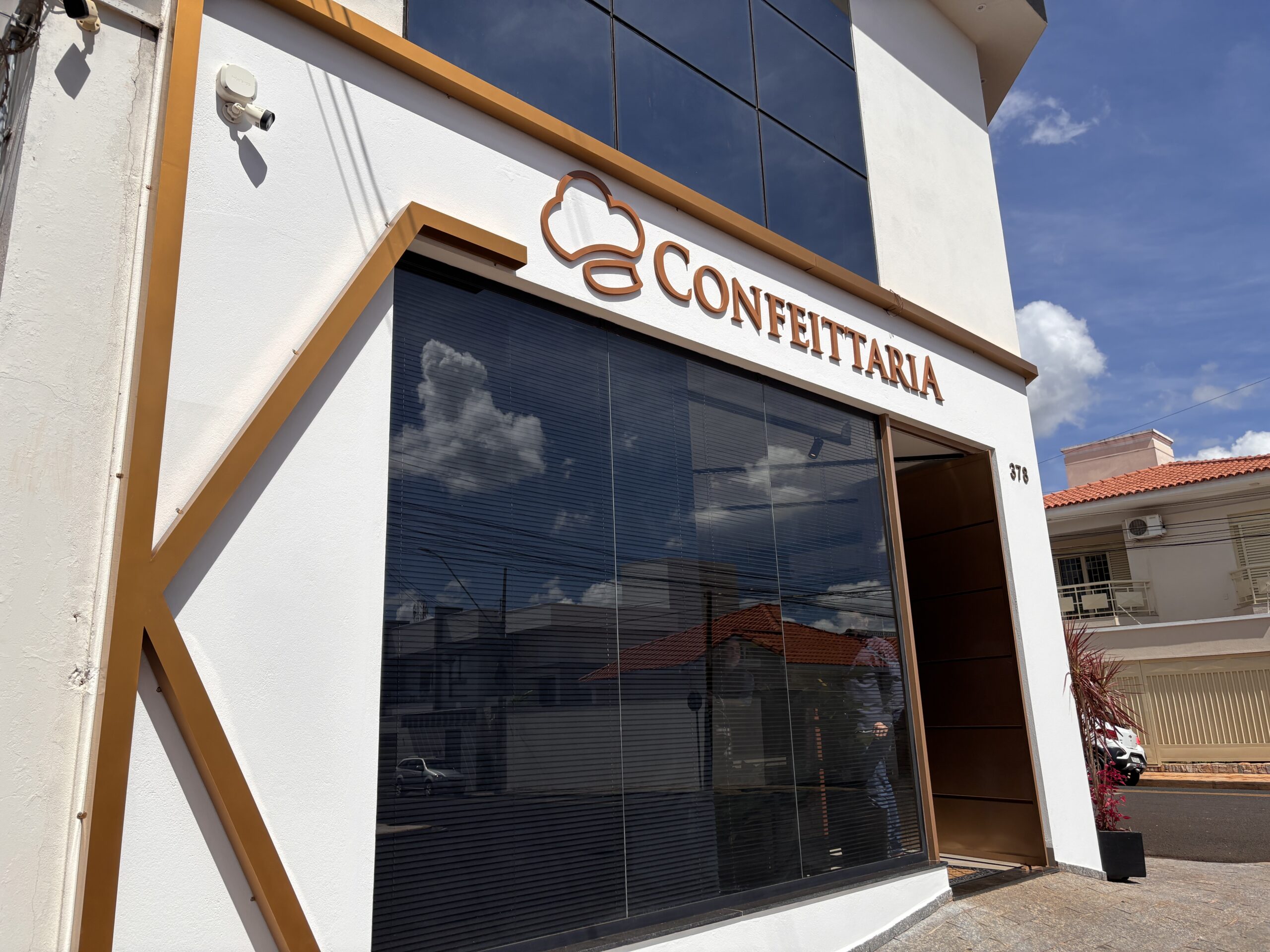 Confeittaria inaugura nova loja no Centro de Monte Carmelo neste sábado (11)
