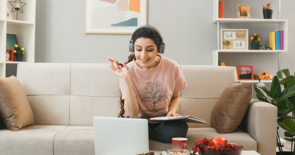 How to Start journey in Digital Marketing from home to make money?