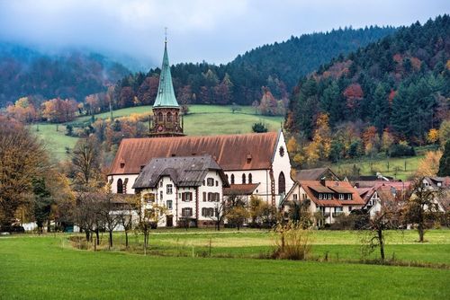 Wo befinden sich die schönsten Natur- und Bergstellen im Schwarzwald?