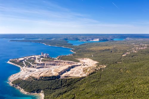 Erkunden Sie die ruhigen Strände von Koromacno