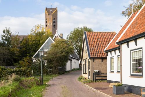 Erleben Sie das charmante Dorfleben in De Waal