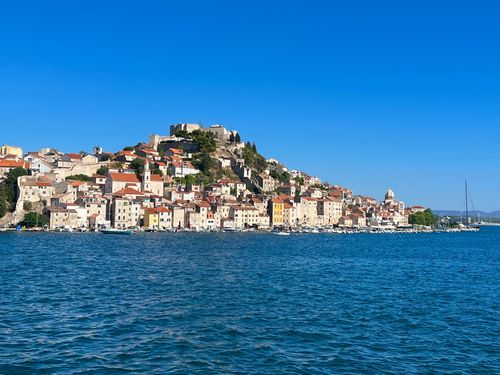 Tauchen Sie ein in die Geschichte und Natur von Šibenik